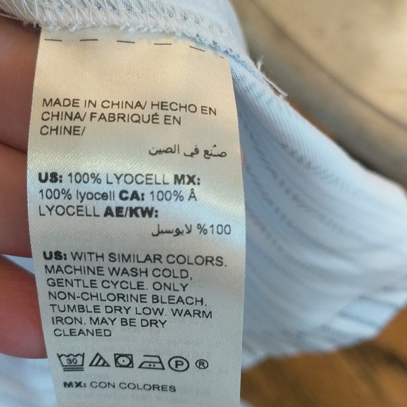 Chico's Creamy White with light blue/navy detail - Picture 7 of 7